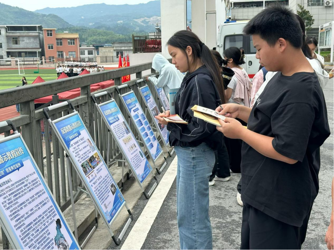 湖北咸宁通城：开展反邪教主题普法宣传进校园活动