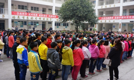云南昭通市水富县开展反邪教宣传进校园