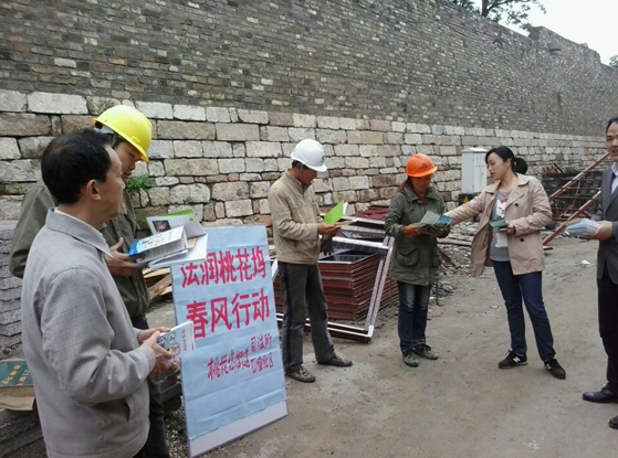 苏州市姑苏区桃花坞街道开展“法润姑苏春风行动”反邪教普法活动进工地
