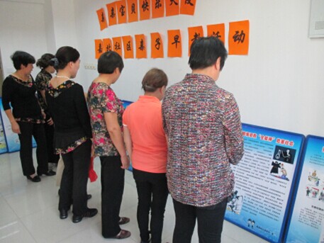 反邪教展板进社区