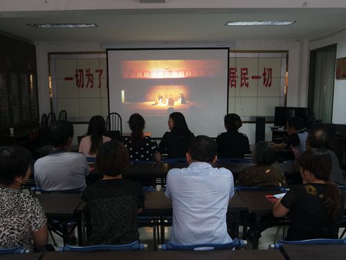 浙江省温岭市石塘镇四新社区组织观看“反邪教”电教片