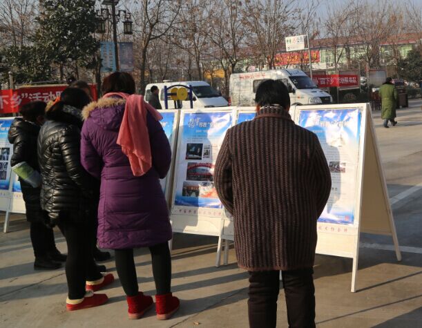河南省永城市反邪教协会积极参加全市科技文化卫生法律“四下乡”活动