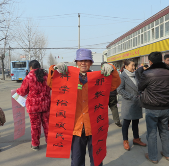 徐州鼓楼：琵琶街道借助“迎新春送春联活动”开展反邪教宣传