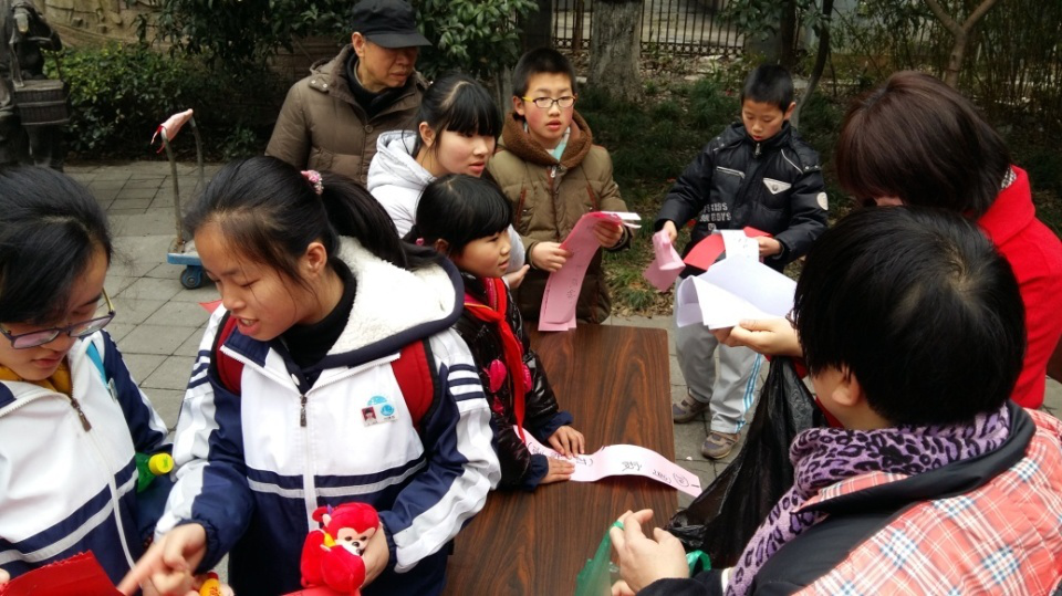 灯谜竞猜庆元宵 反邪宣传送上门