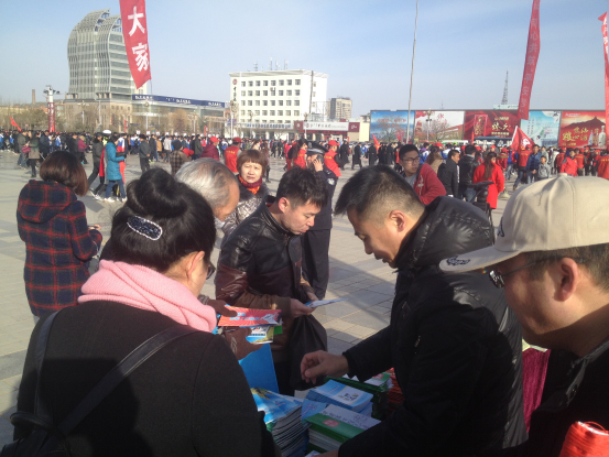 内蒙古乌海市反邪教协会借助“雷锋精神学习宣传月”进行反邪教警示教育宣传