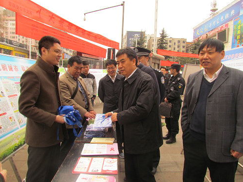 河南省巩义市反邪教协会积极参加全市平安建设集中宣传活动