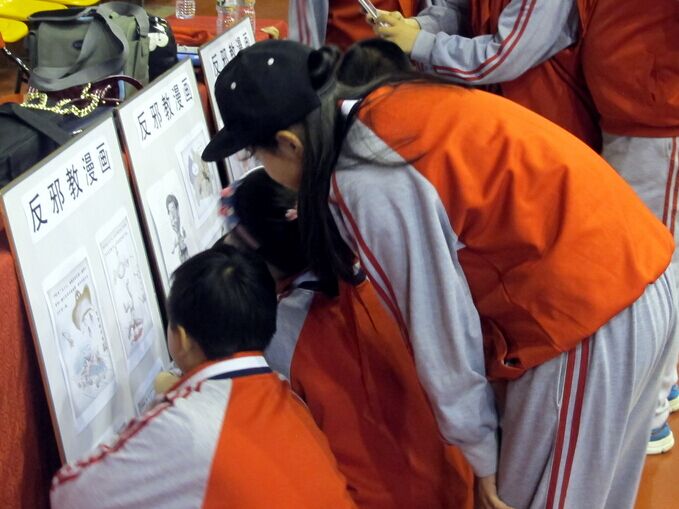 内蒙古根河市反邪教协会开展漫画反邪教宣传活动