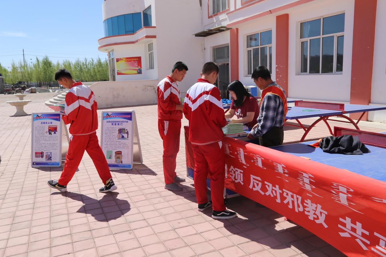 东乌旗：大力开展反邪教知识进校园宣传教育活动