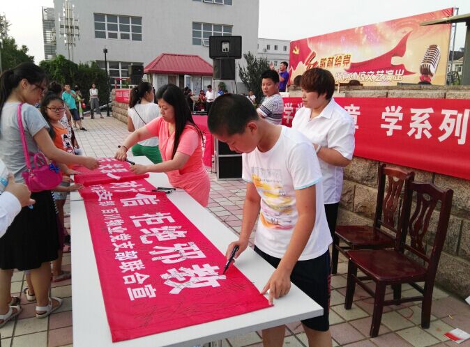 天津市滨海新区大港街借消夏晚会开展反邪教宣传