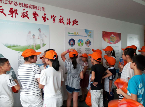 浙江大美新城·少年行—“小候鸟”走进企业反邪教阵地