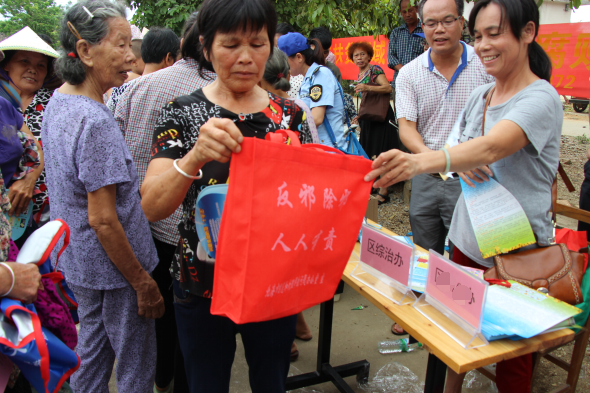 广西北海市银海区开展反邪教宣传活动