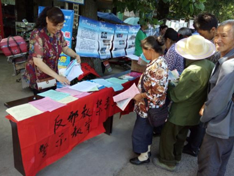 四川沐川幸福乡反邪教协会开展反邪教街头宣传