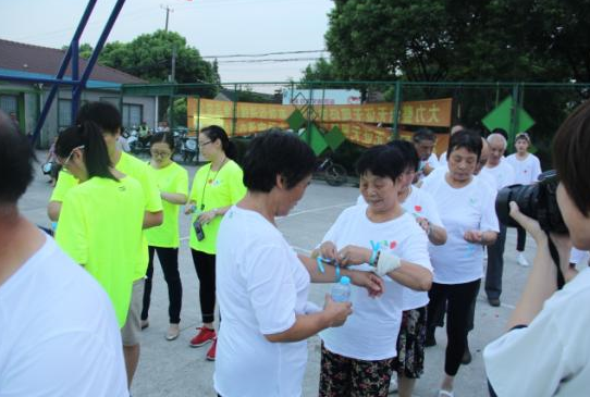 上海市嘉定区反邪教协会举办蓝丝带公益健步走活动