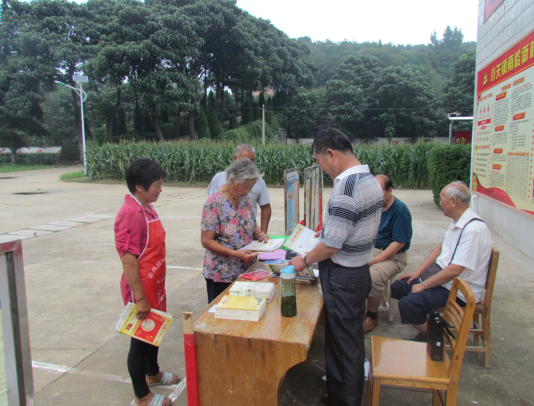 河南省巩义市开展助力脱贫攻坚科普进农村暨防范邪教宣传日活动