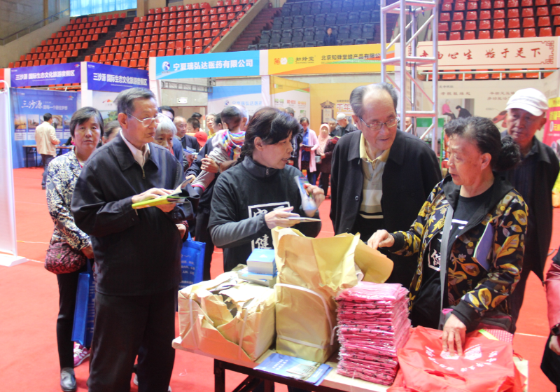宁夏反邪教协会“重阳节”开展反邪教系列宣传活动