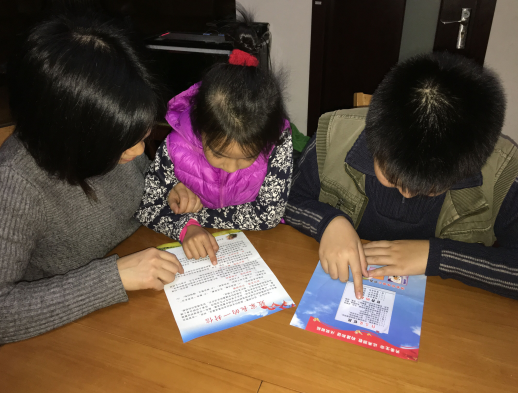 河南省郑州市纬五路第二小学开展反邪教警示教育“小手拉大手”活动
