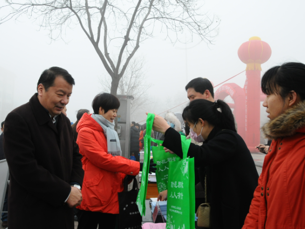 天津市津南区借助“12.4”宪法日开展反邪教宣传活动