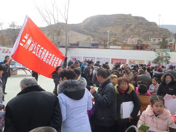 甘肃省兰州市反邪教协会在花寨子乡开展宣传活动