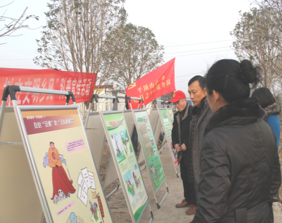 河南省平顶山市反邪教协会积极参加 “移风易俗 树文明乡风”反邪教科普下乡活动