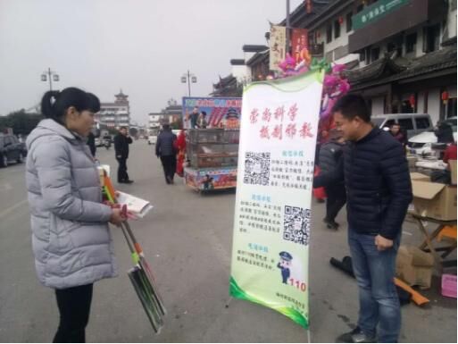 江苏省无锡市梅村街道反邪教宣传走进泰伯庙会