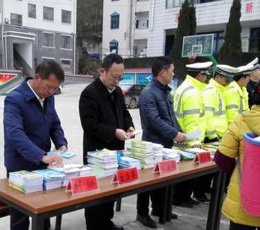 贵州省兴仁县科协联合各单位开展冬季反邪教宣传活动