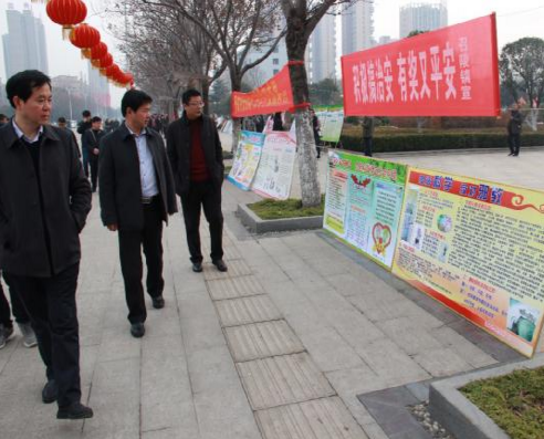 河南省漯河市召陵区组织开展“反邪教法制教育进校园、进广场”活动