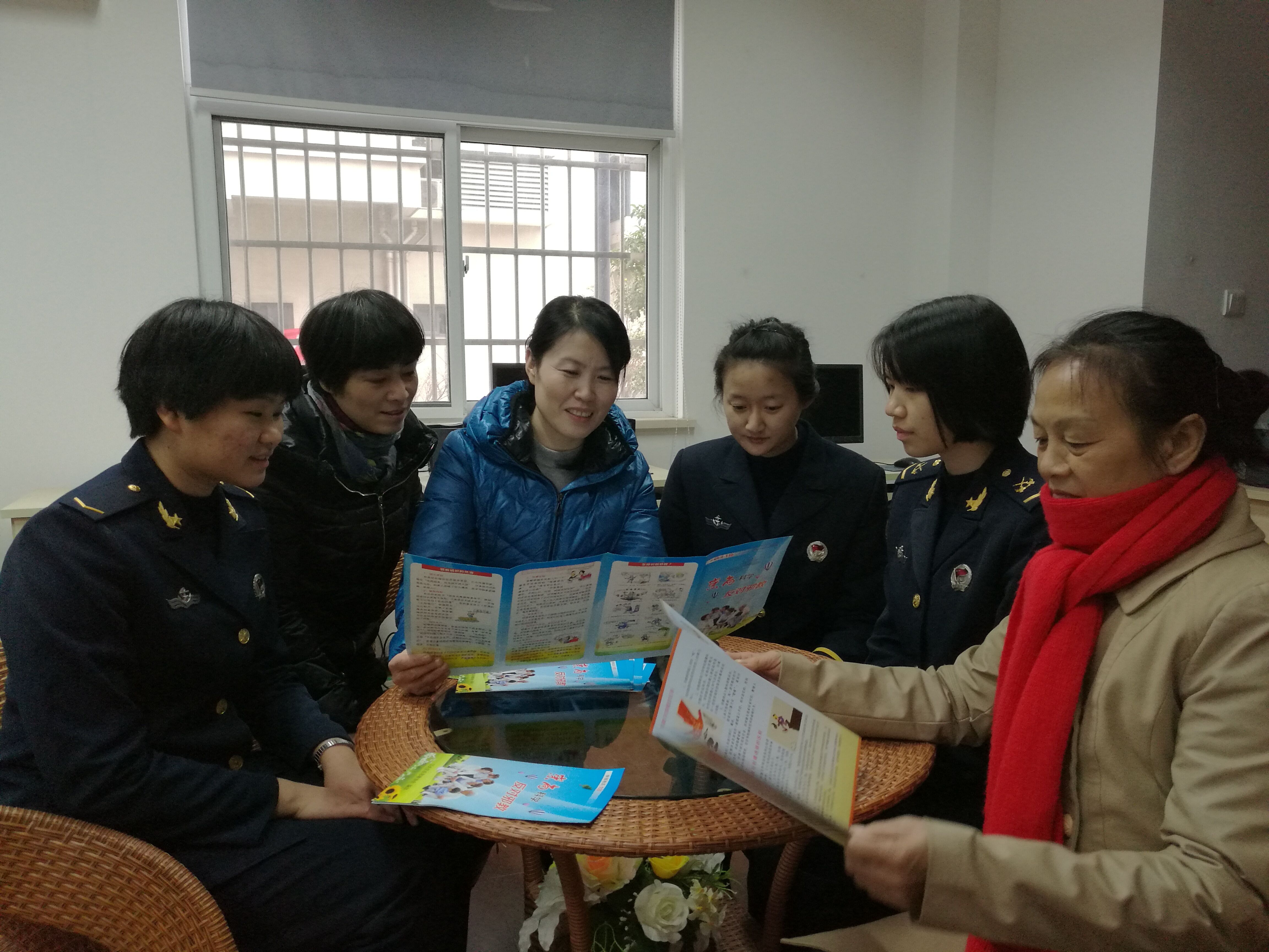 浙江省宁波市江北区反邪教协会开展军民携手 “反邪教警示教育流动课堂”宣传活动
