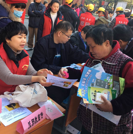 上海市奉贤区结合“3.15”消费者权利保护宣传日开展反邪教宣传活动