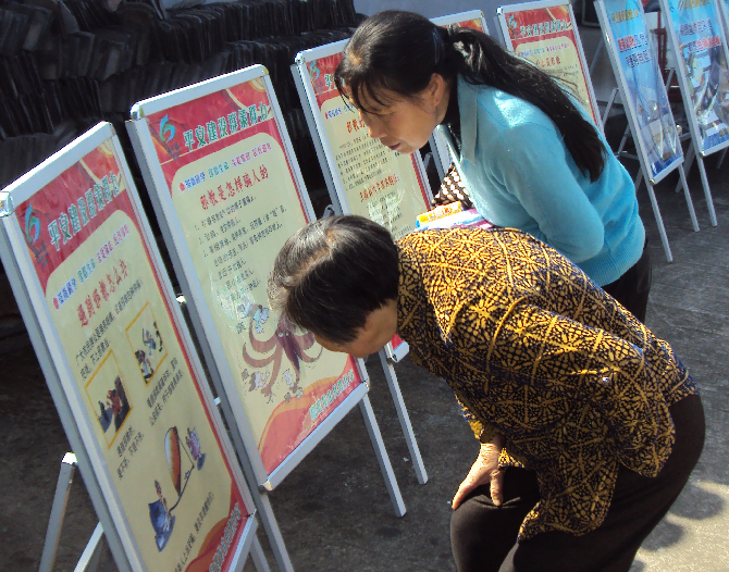 浙江慈溪市反邪教协会龙山镇分会开展“科普进社区 反邪靠大家”宣传教育活动