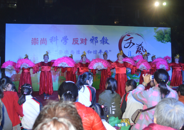 广西柳州市鱼峰区南山社区开展“崇尚科学，反对邪教” 暨“崇德尚法，和谐平安”文艺演出活动