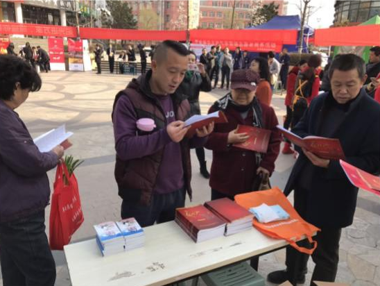 陕西省反邪教协会深入社区开展反邪教宣传活动