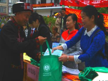 广西凌云县利用民族传统活动开展“反邪教”宣传