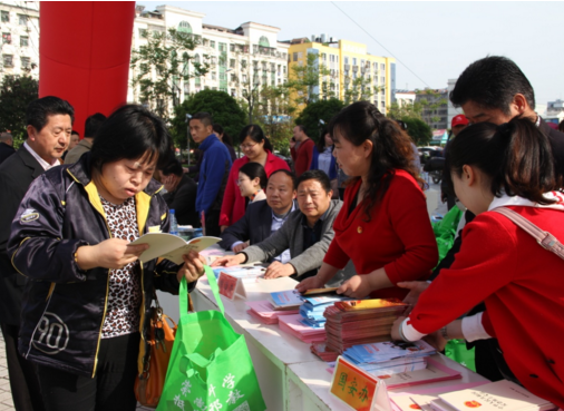湖北嘉鱼县结合“4•15全民国家安全教育日”开展防范邪教宣传周活动