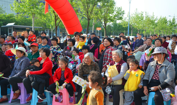 江苏宿豫:反邪教宣传搭上文艺演出的小船