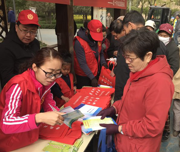 内蒙古乌海市反邪教协会积极参与“五四青年节做志愿者为党增辉”主题党员志愿服务活动