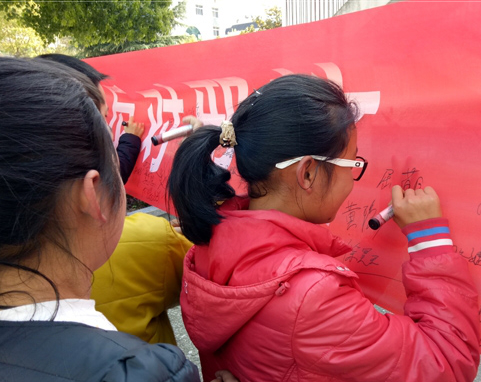 湖北秭归县归州镇开展反邪教暨法治宣传进校园活动