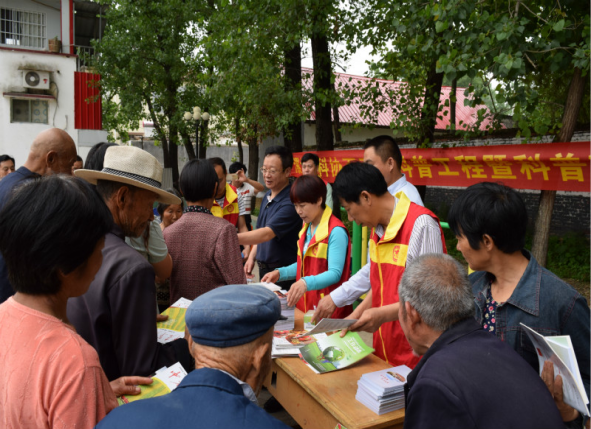 河南省漯河市反邪教协会积极参与百千万科普工程暨科普惠农助力精准扶贫活动