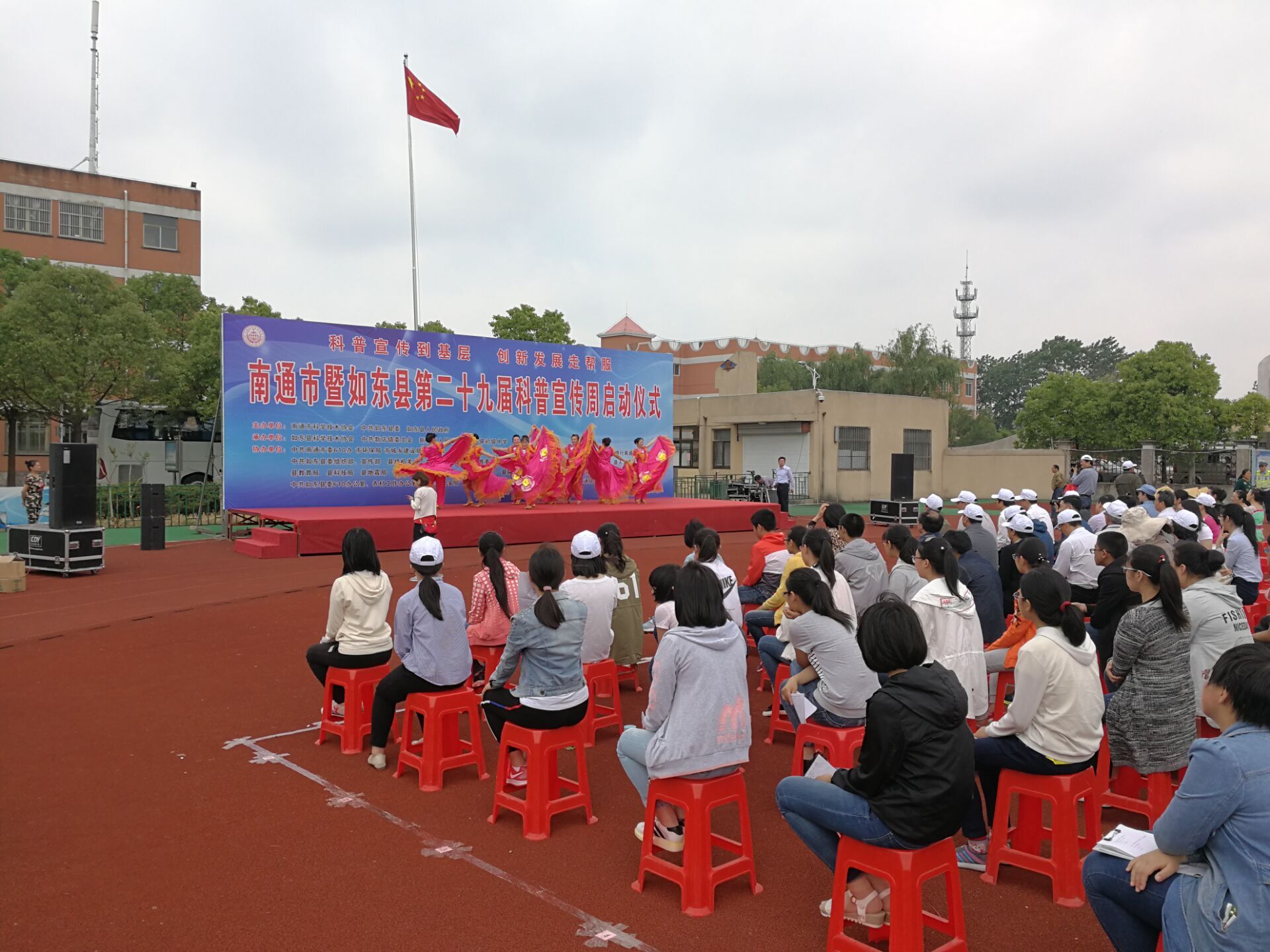 江苏省南通市结合科普宣传周活动普及反邪教知识