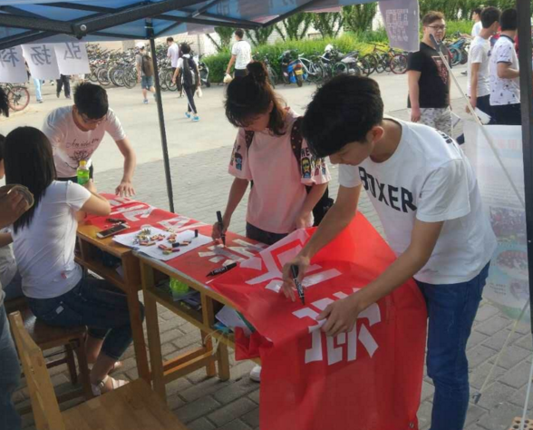 华北水利水电大学举办“弘扬科学精神 校园拒绝邪教”主题宣传周活动