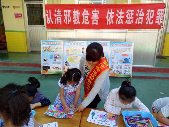 江苏省徐州市鼓楼区借助“庆六一儿童绘画活动”开展反邪教宣传