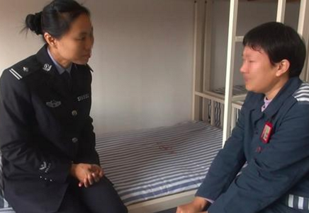 走出黑暗 天空才能明媚美丽