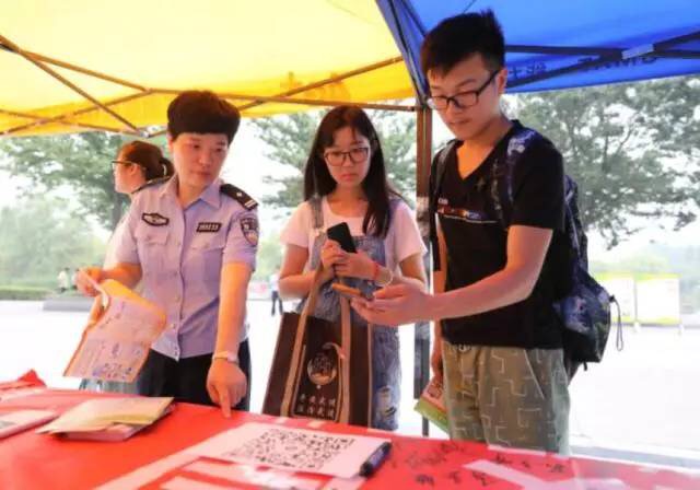 江苏省常州市武进区反邪教协会在常州大学开展反邪教宣传活动