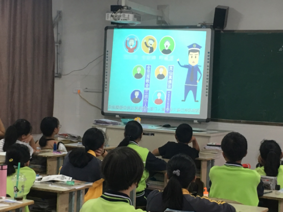 浙江省泰顺县龟湖镇开展“学反邪教知识、 过平安暑期”的校园反邪教宣传活动