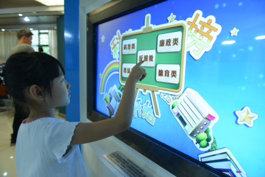 浙江省杭州市上城区组织青少年开展体验式暑期第二课堂 科普反邪课外警示教育