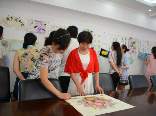 激活“小细胞” 筑牢“大防线” ——中原油田开展家庭式反邪教宣传活动