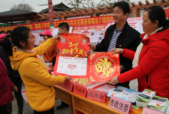 广西来宾市忻城县利用“三下乡”活动开展反邪教宣传