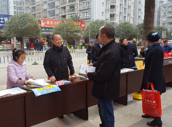 重庆市武隆区反邪教协会借助“梦想驿站”开展反邪教集中宣传活动