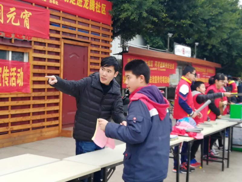 迎新春过平安年——龙湾状元反邪教宣传