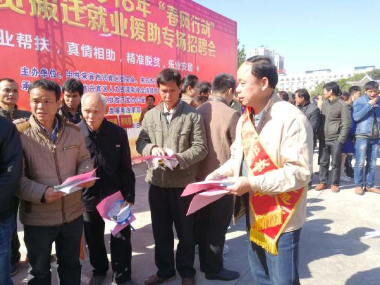 广西来宾市兴宾区结合“春风行动”开展反邪教宣传活动