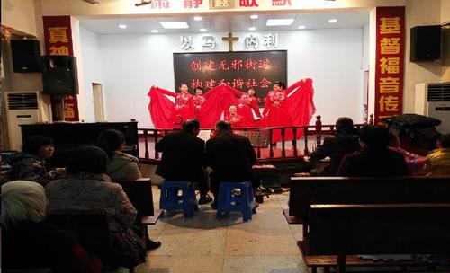 开展反邪教文艺演出